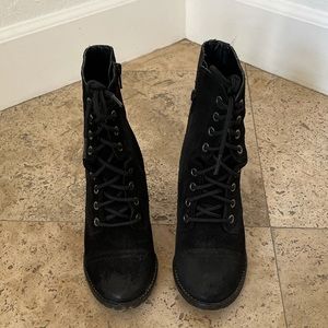 Steve Madden women’s Black Suede Boots